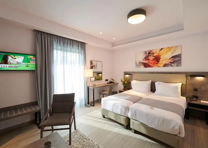 Meni Hotel & Apartments